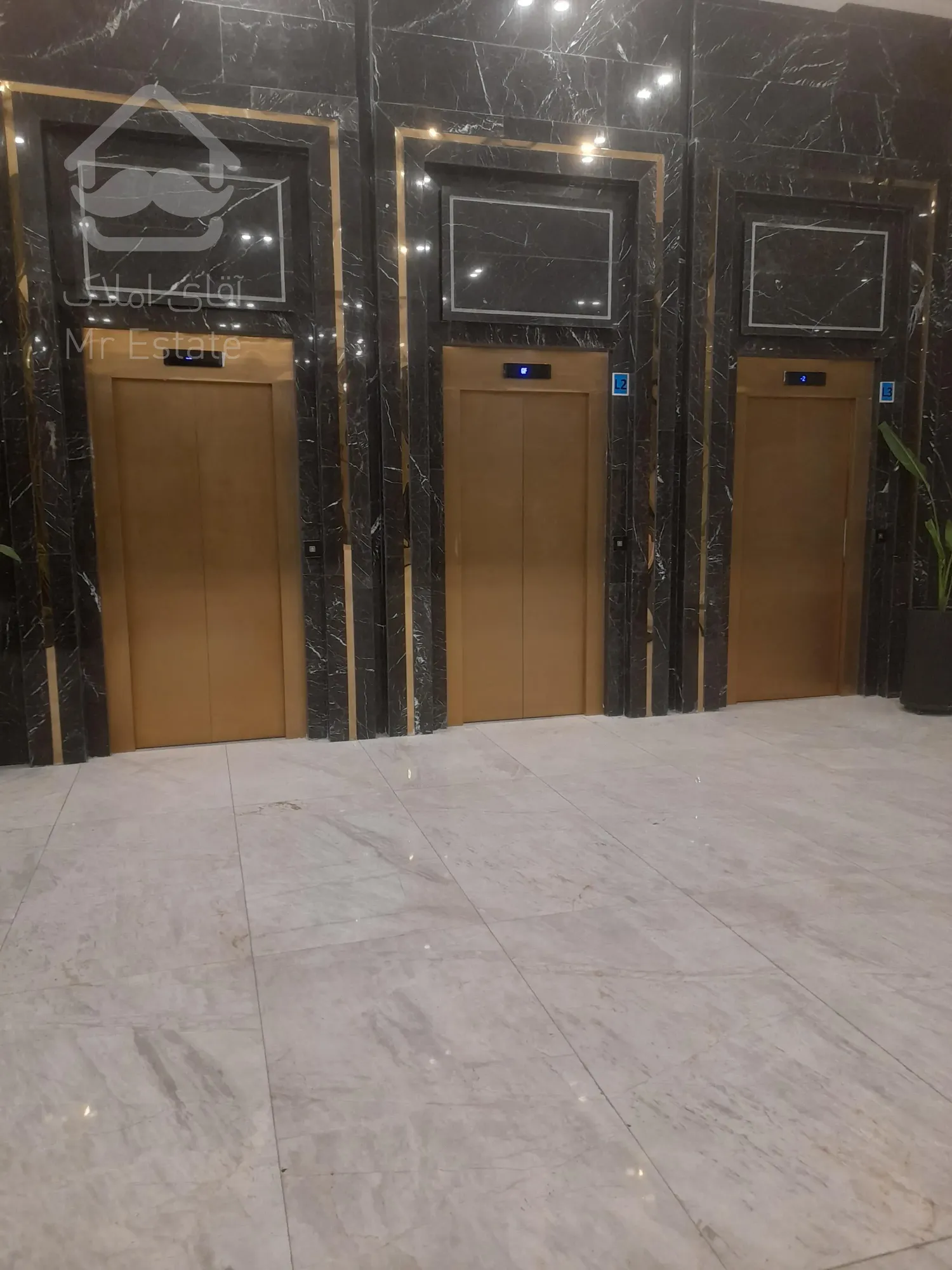 فروش مغازه 20متری/ بالاهمکف/ نزدیک مترو حسین آباد