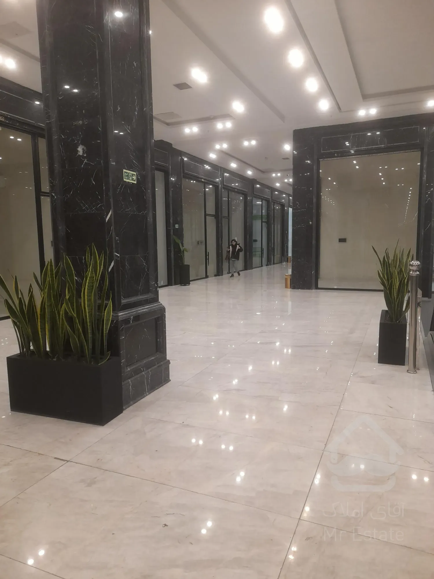 پیش فروش مغازه 21متر /  رونیکامال پونک ، تجمل در قلب تجارت