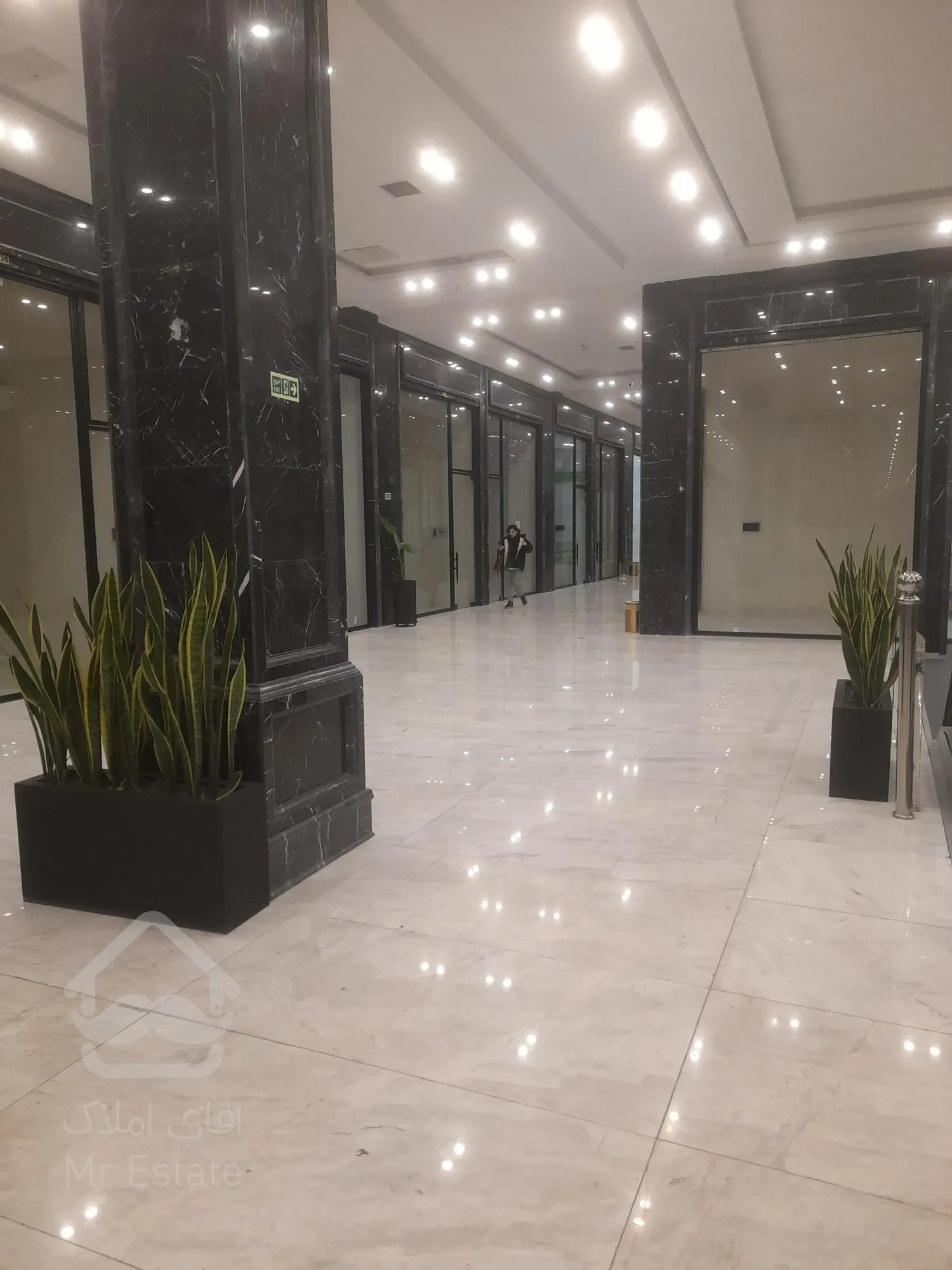 فروش واحد 40متری تجاری / بصورت اقساط در تاپ لوکیشن هروی