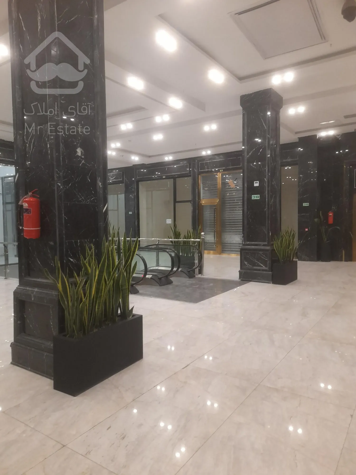 پیش فروش مغازه 33متری شرایط اقساط وموقعیت عالی رونیکامال میرزابابایی