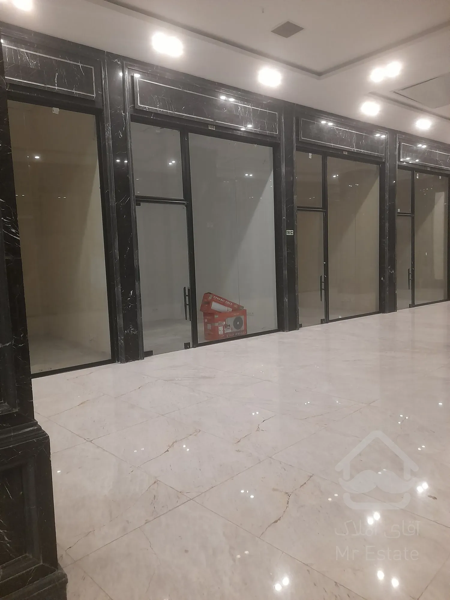 فروش مغازه 20متری/ پاساژی مدرن/ سند تجاری/ نزدیک مترو حسین آباد