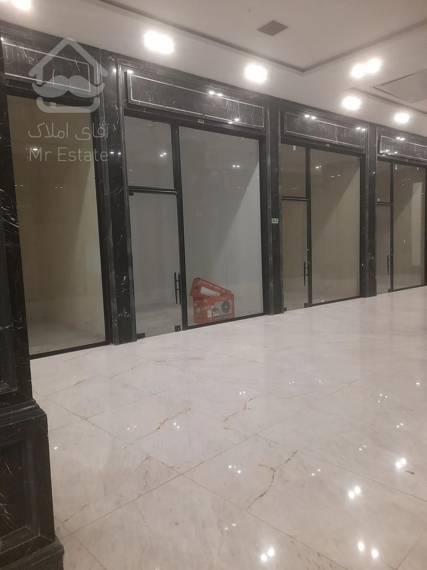 فروش مغازه 20متری/ بالاهمکف/ نزدیک مترو حسین آباد