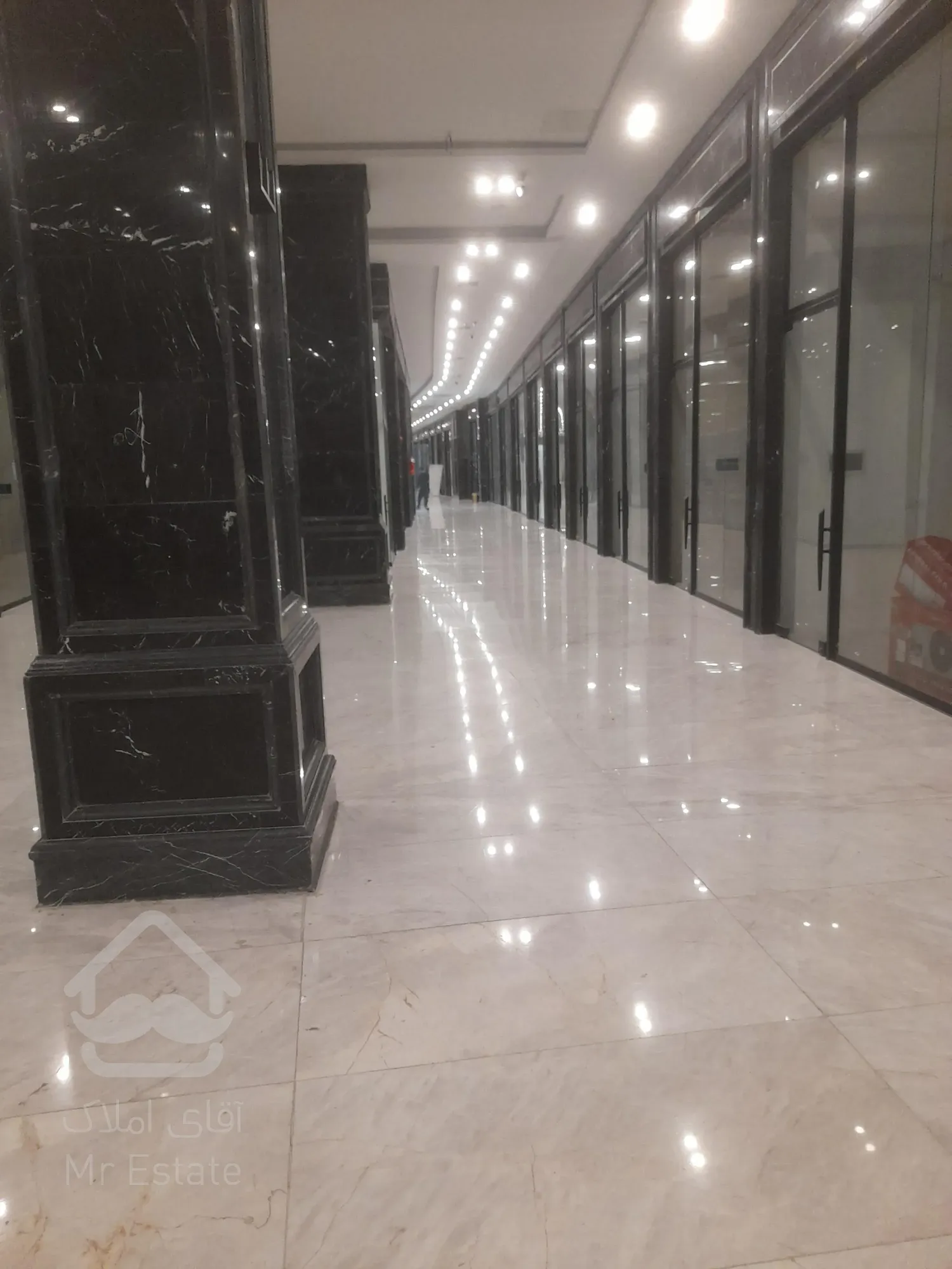 فروش یک باب واحد تجاری/40متر همکف/ سند تجاری/ مرکز خرید رونیکامال هروی