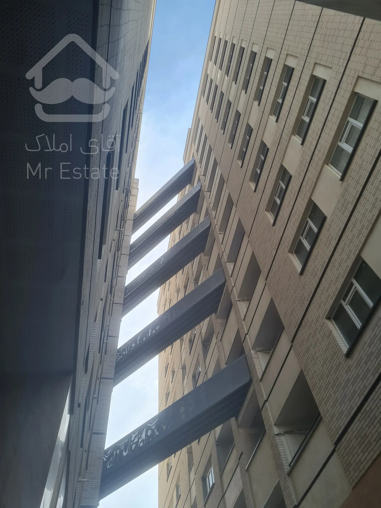 فروش آپارتمان ۹۵ متری مجتمع صدرا منطقه ۱۵