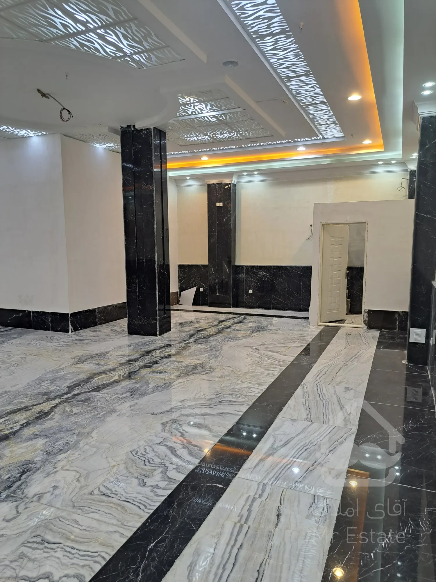 مغازه تجاری ۲۶۰+۲۵۰م زیرزمین با ارتفاع ۶ | بر ۱۵،صادقیه - فول امکانات برندپذیر