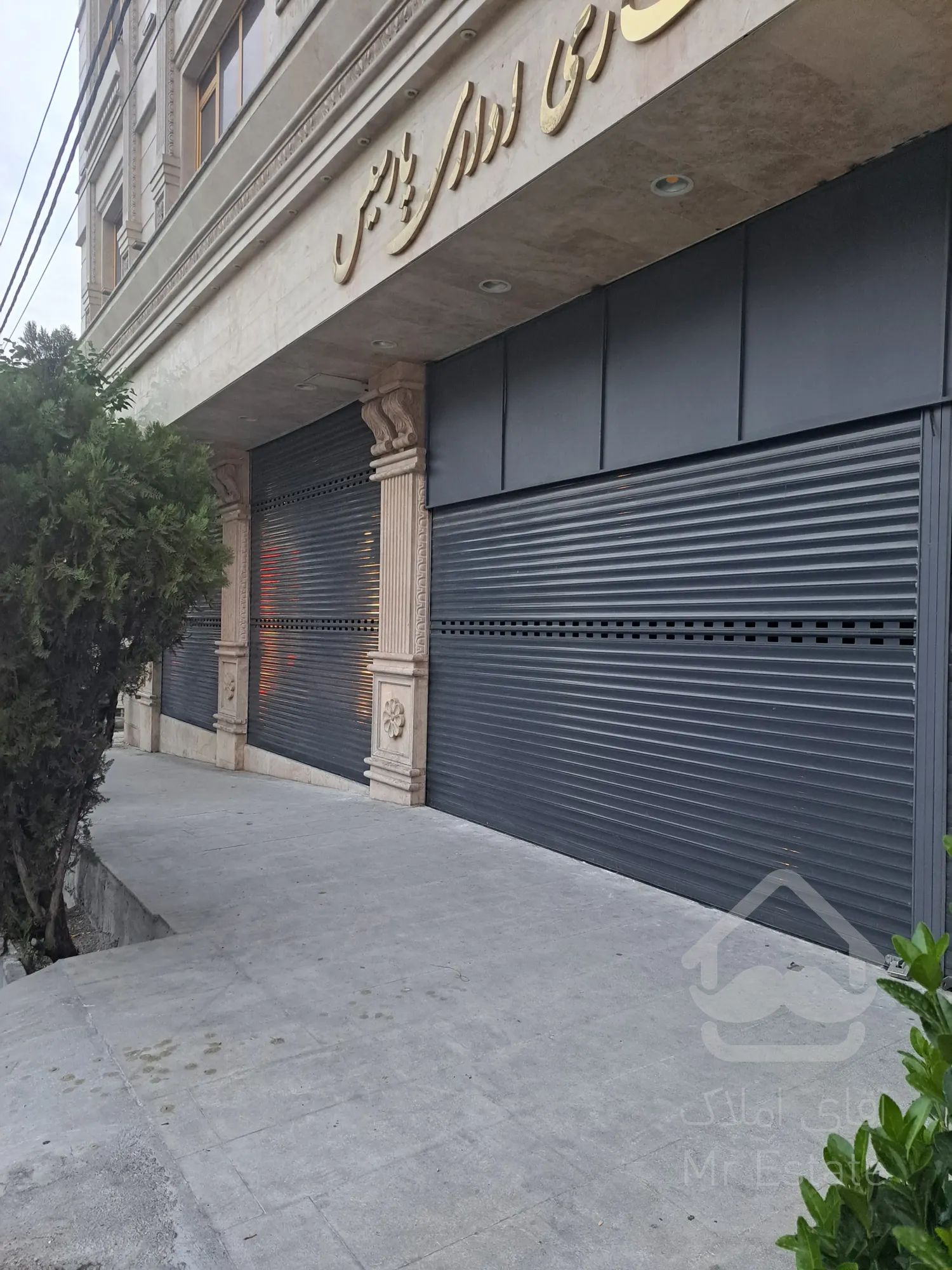 اجاره،مغازه ۴۰۰ متری  | بر ۱۵ متر واقعی | فضای ویترین‌ساز با امکانات کامل،در صادقیه