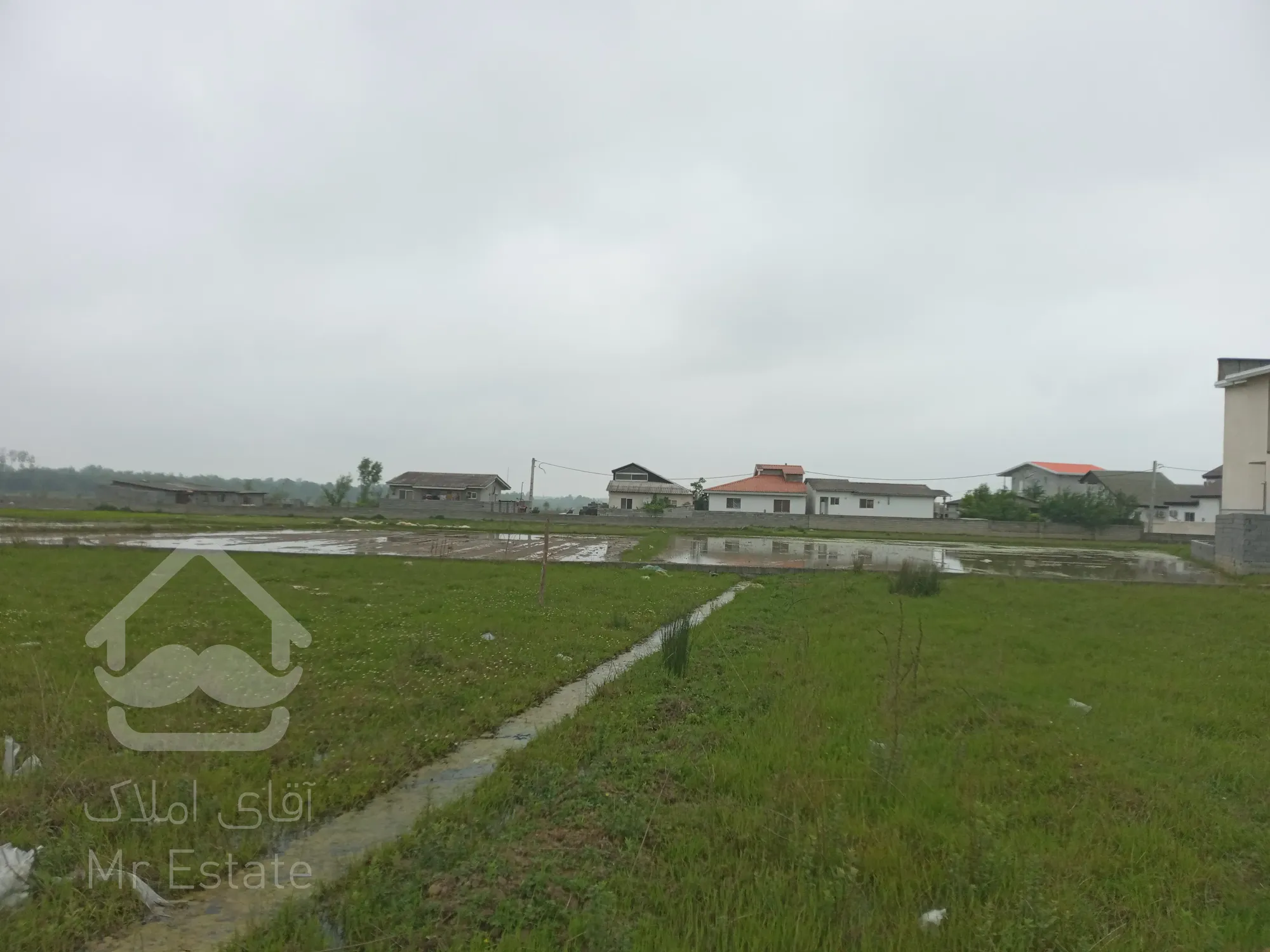 همکف 250 متری / سه کنتور نصب / مناسب برای سکونت دائم