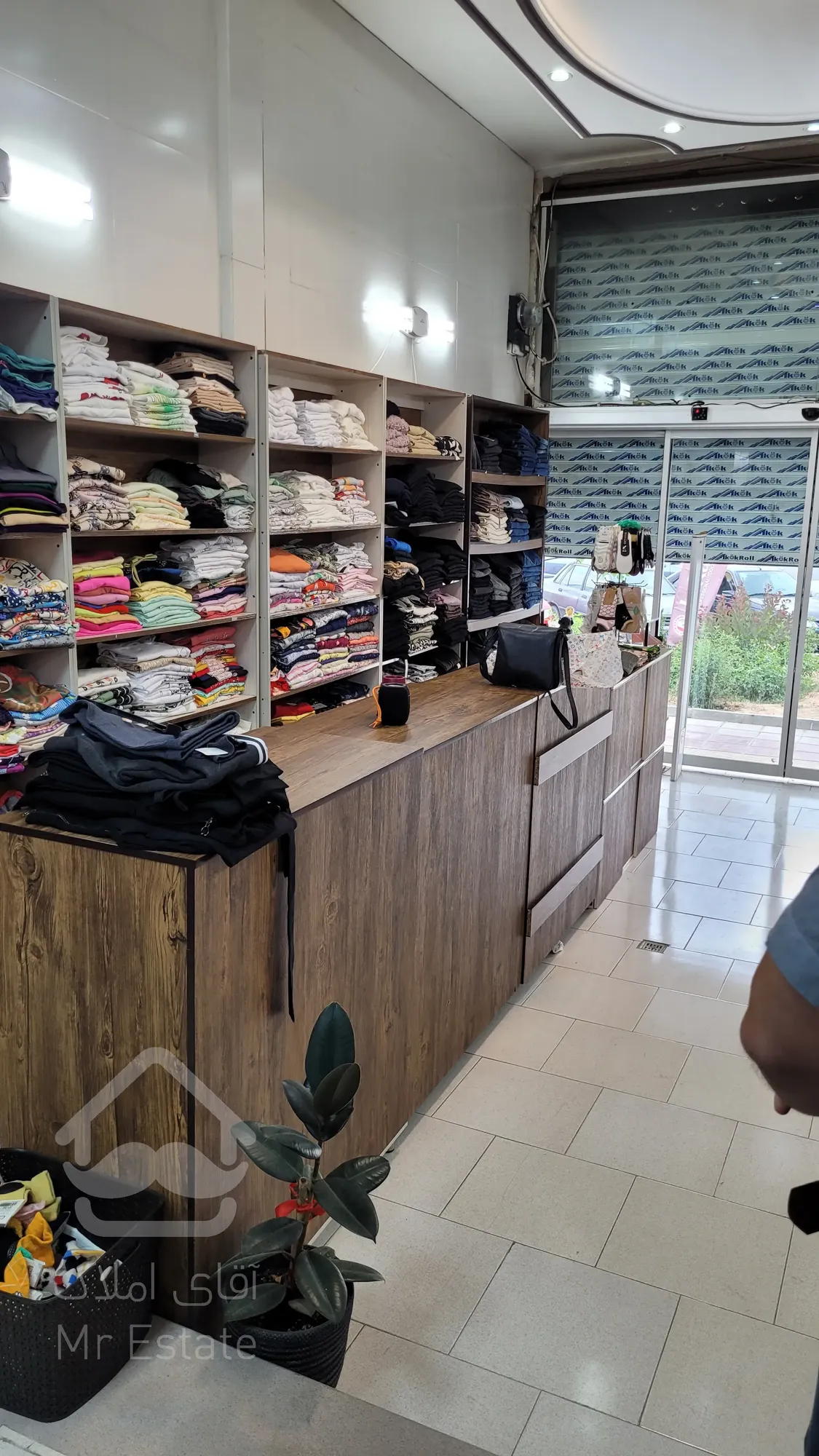 فروش مغازه ۹۰ متری