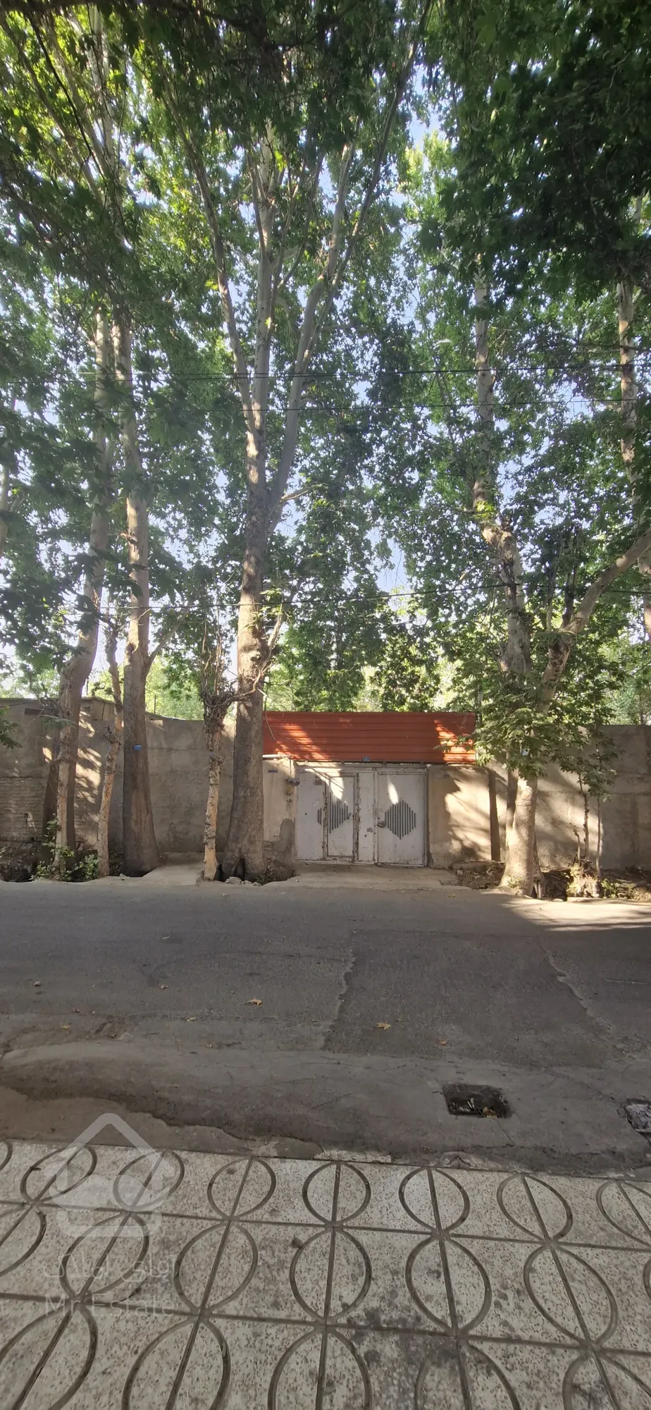 زمین چهاردیواری داخل بافت کاربری مسکونی