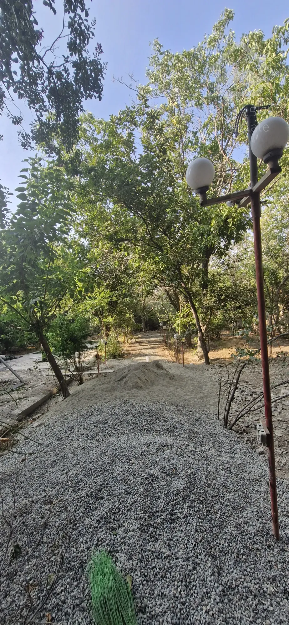 زمین چهاردیواری داخل بافت کاربری مسکونی