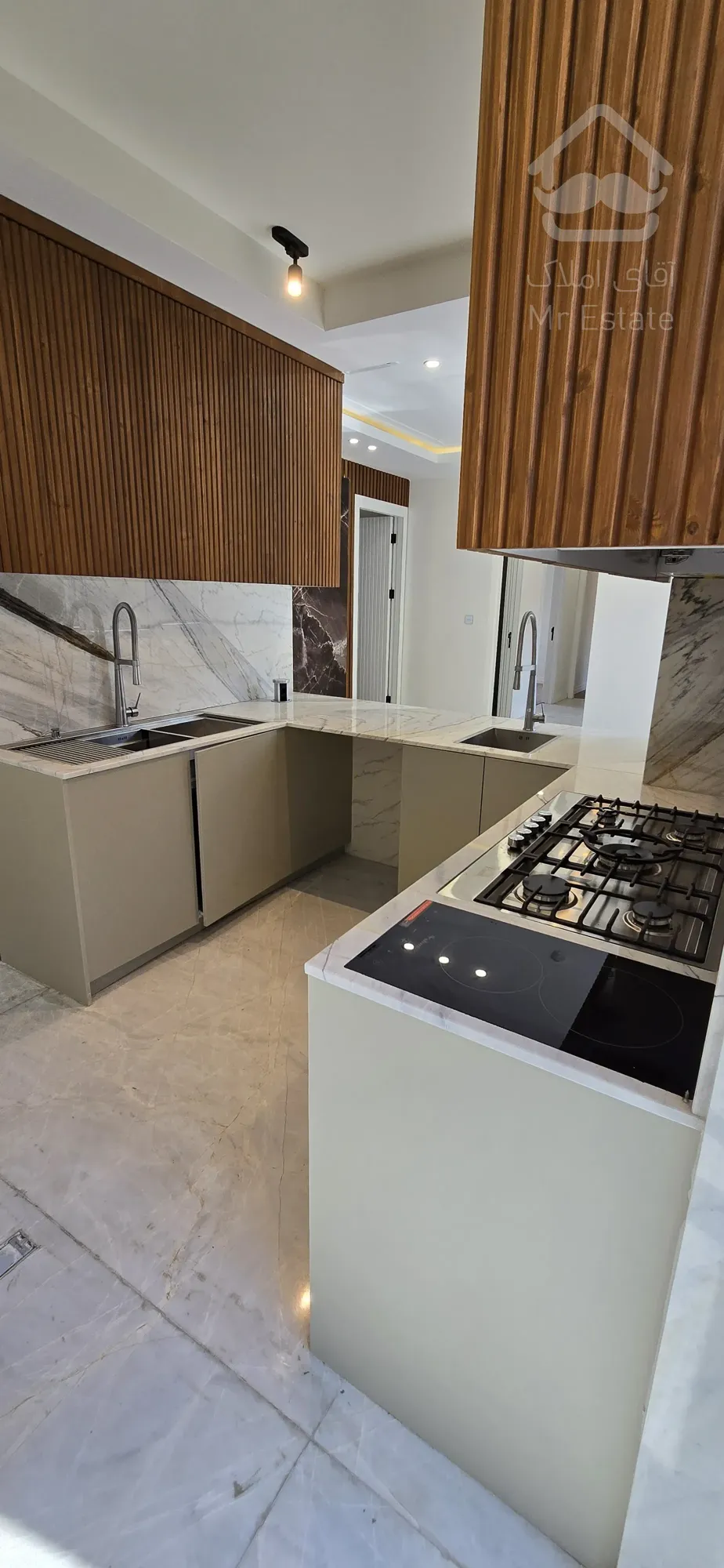 فروش آپارتمان 220 متری در بهترین لوکیشن نارمک