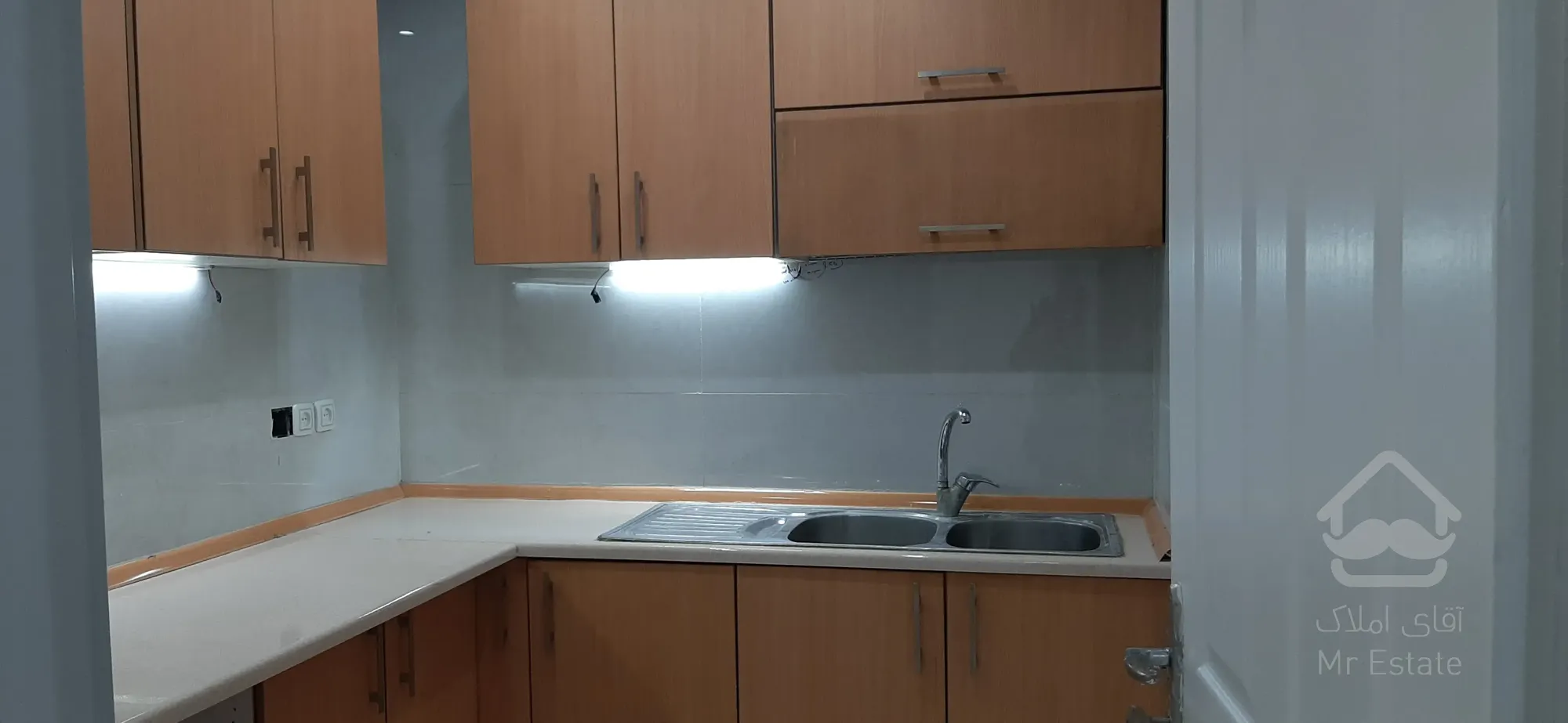 اجاره 200 متری اداری - پزشکی - آموزشی چهارباغ بالا