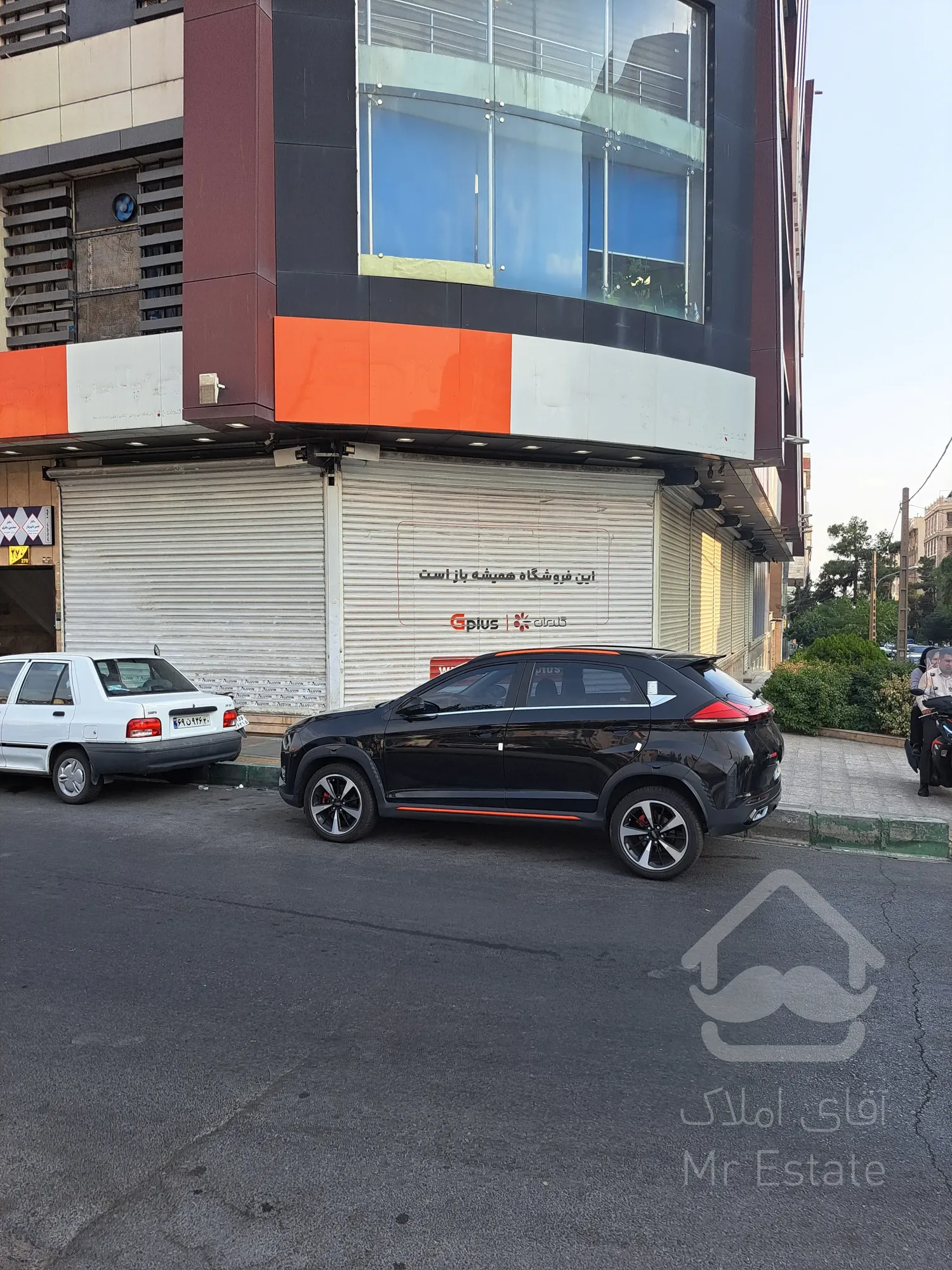 موقعیت خاص تجاری در صادقیه | ۳۲۰ متر کف مفید + پارکینگ اختصاصی | مناسب برندهای خاص