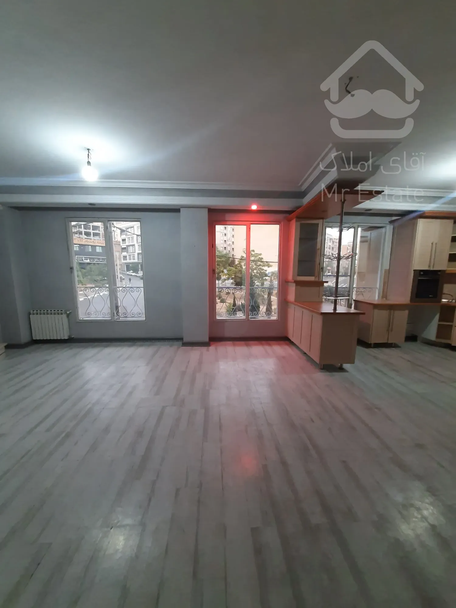 فروش آپارتمان ۸۱متر ۲خواب نما گرانیت سالن پرده خور عدل