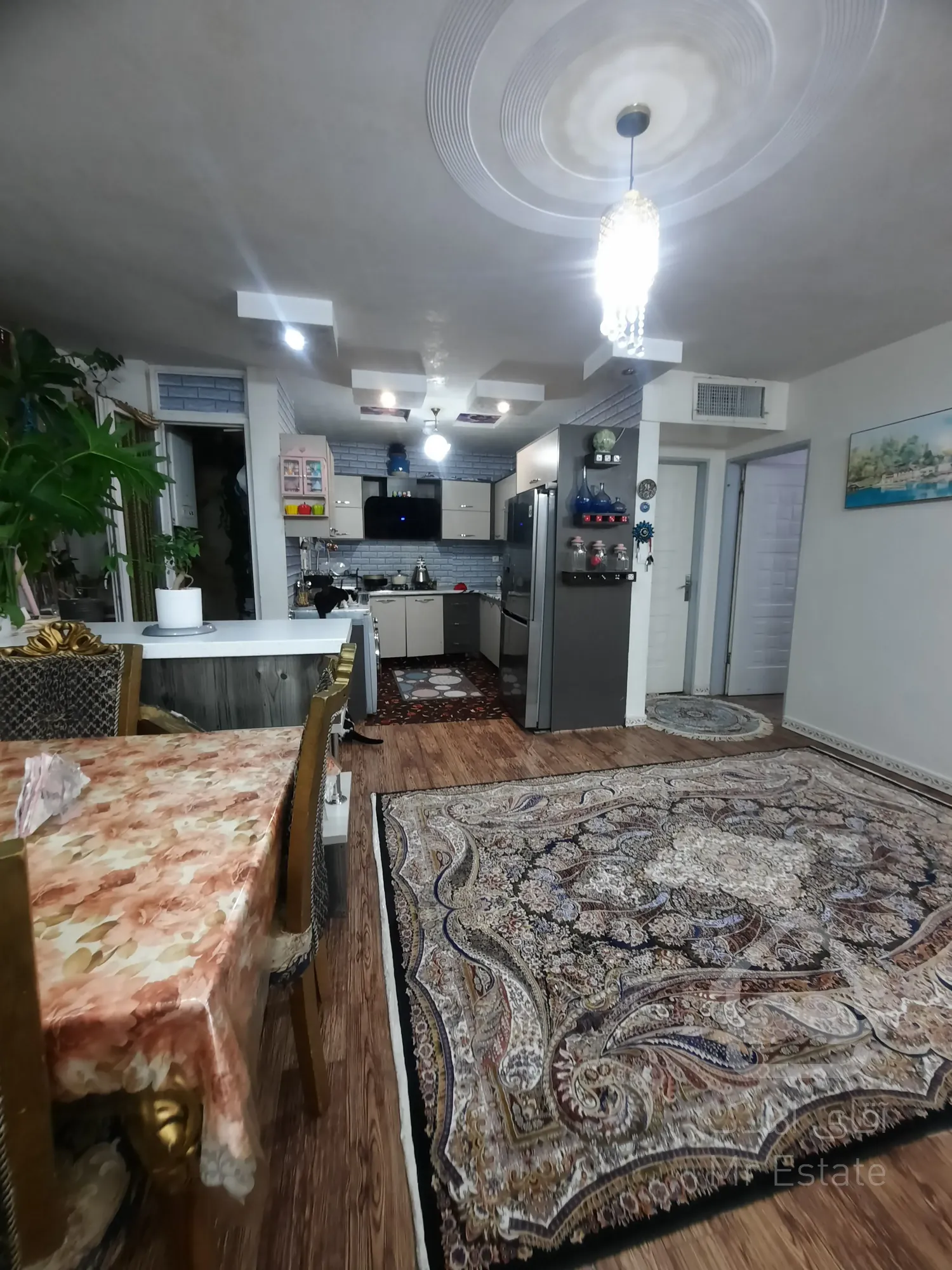 اپارتمان ۱۰۷ متری خوش نقشه غرق نور