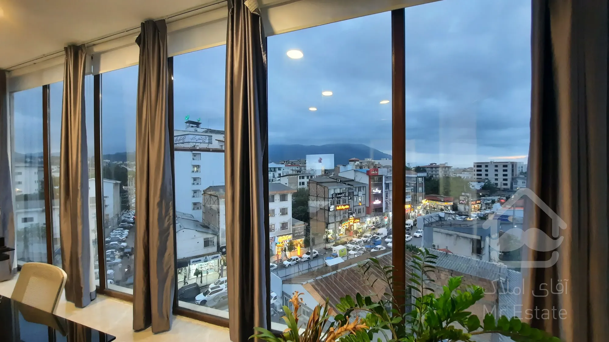 اجاره واحد ۱۰۰ متری اداری لوکس ، مرکز شهر چالوس