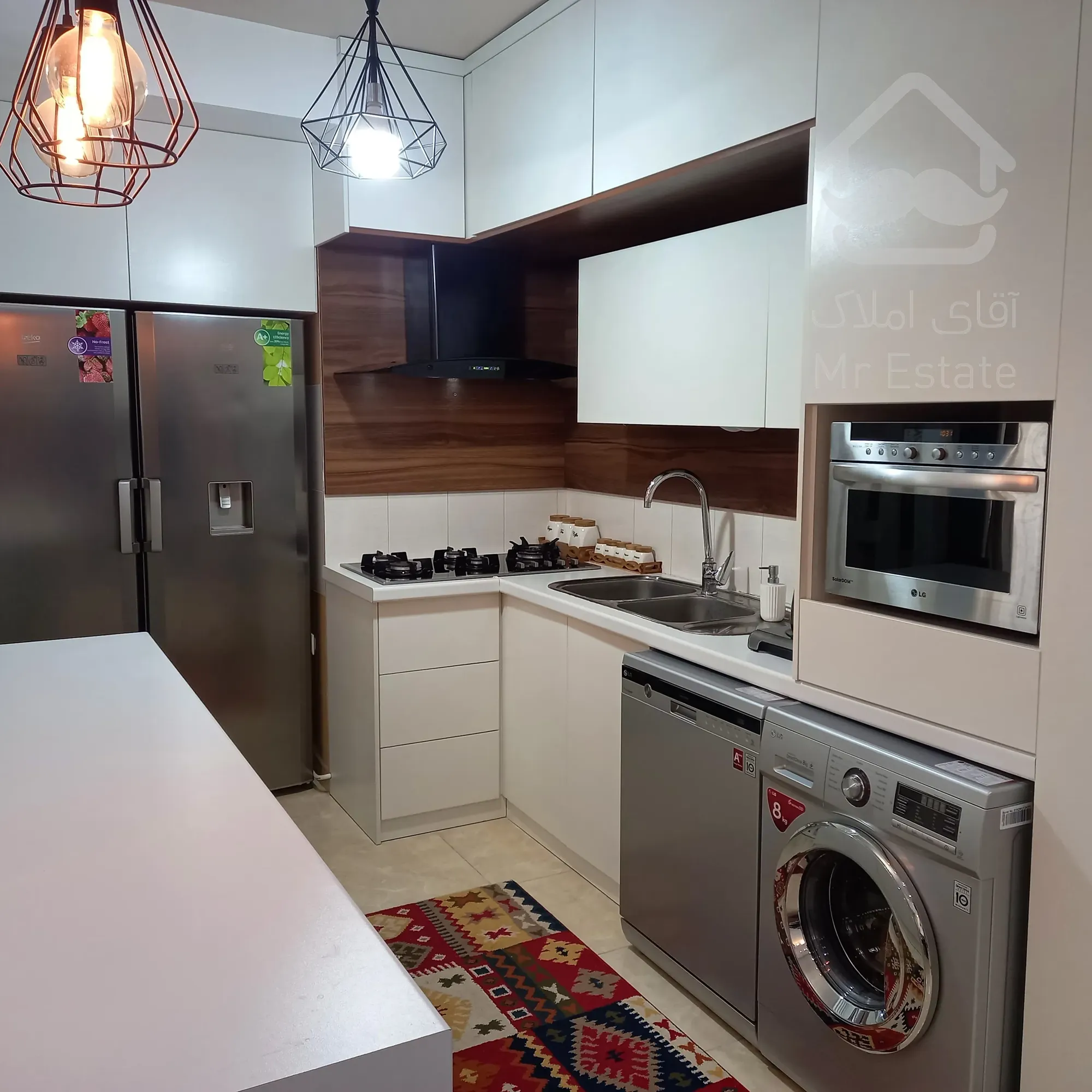 فروش آپارتمان دیزاین شده با ویو دریا ، مبله