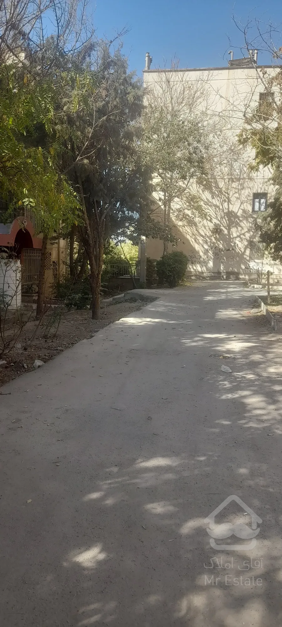 فروش یک باب منزل مسکونی