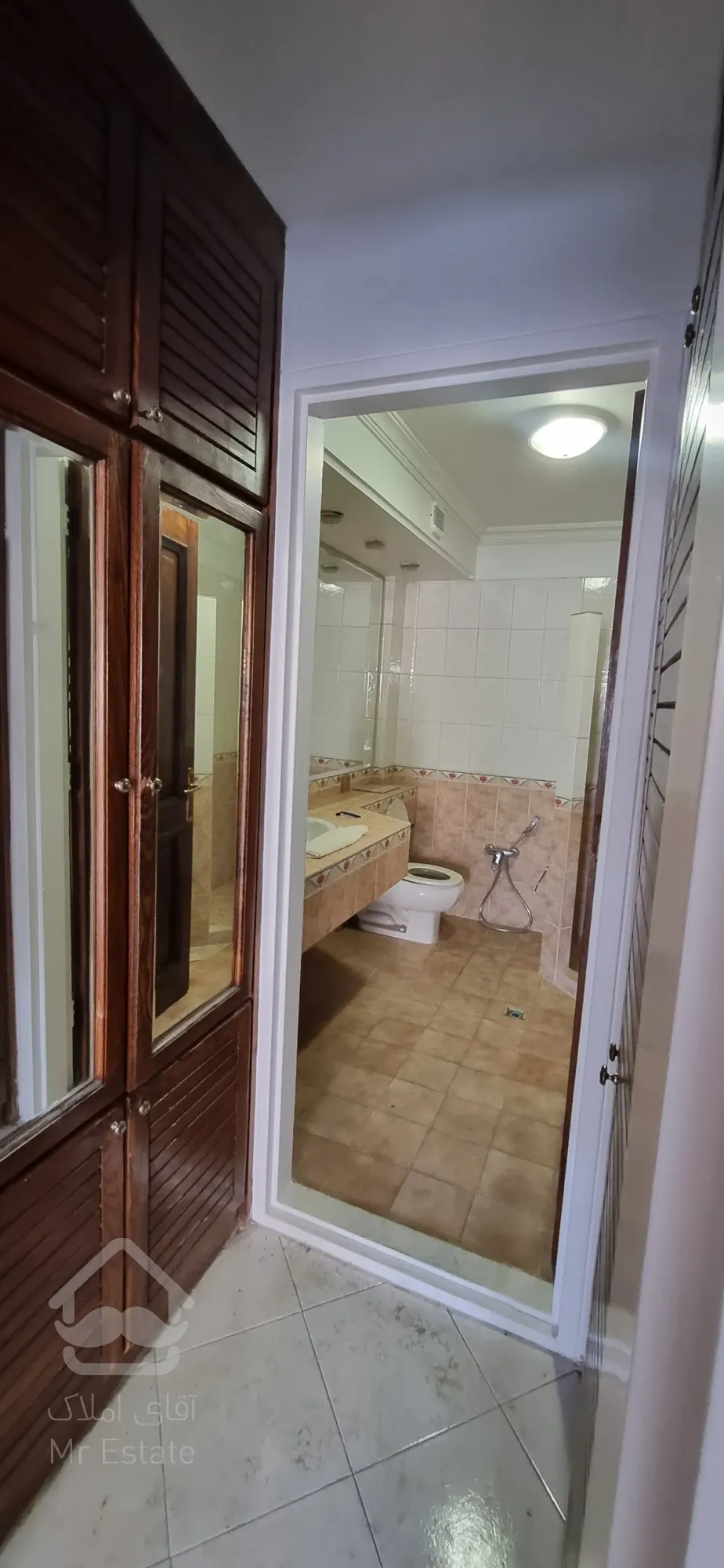 موقعیت اداری ویلایی ۶۰۰ متری