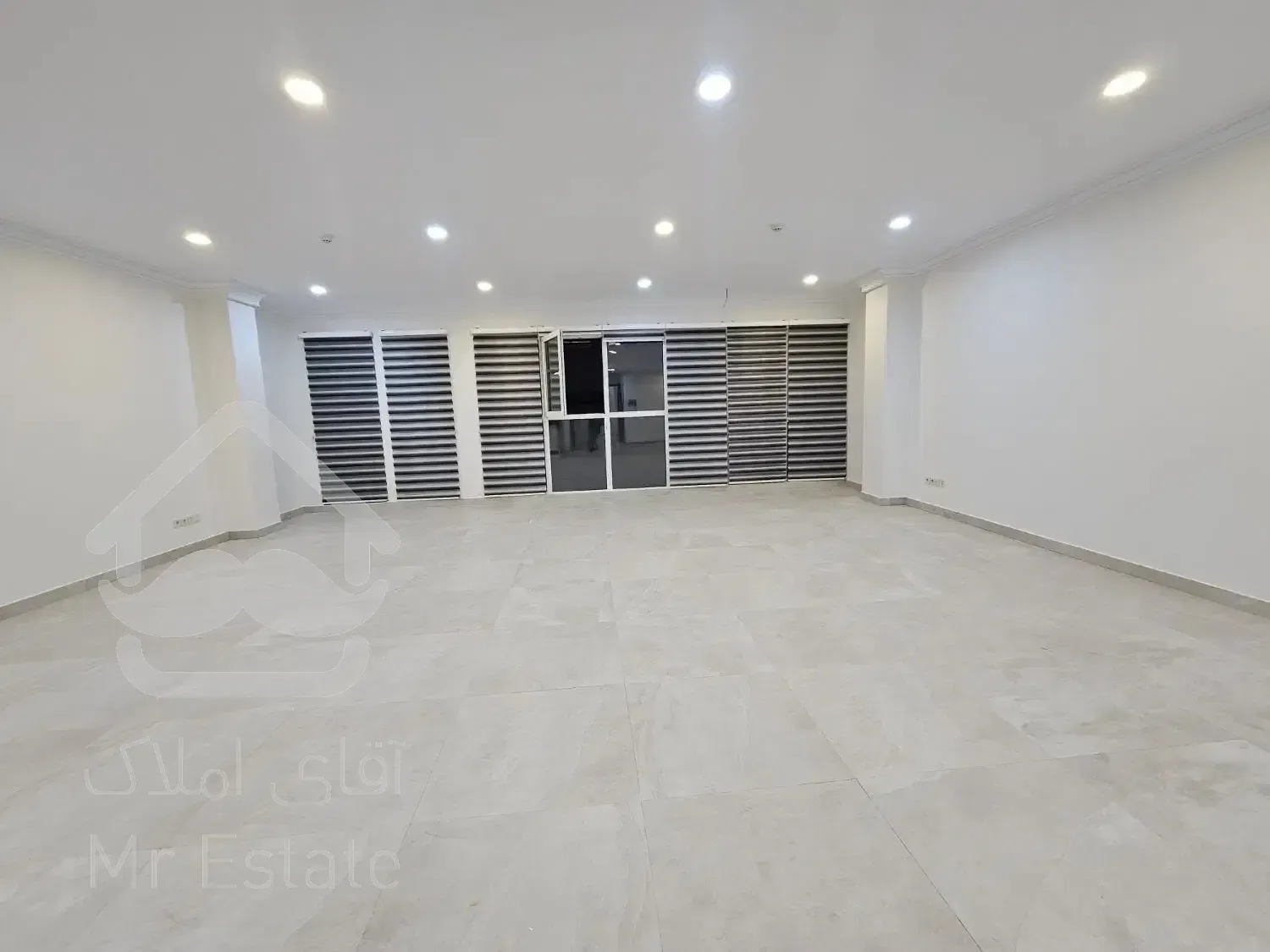 300متر سعادت آباد*سند اداری*۳نبش*براصلی*فلت