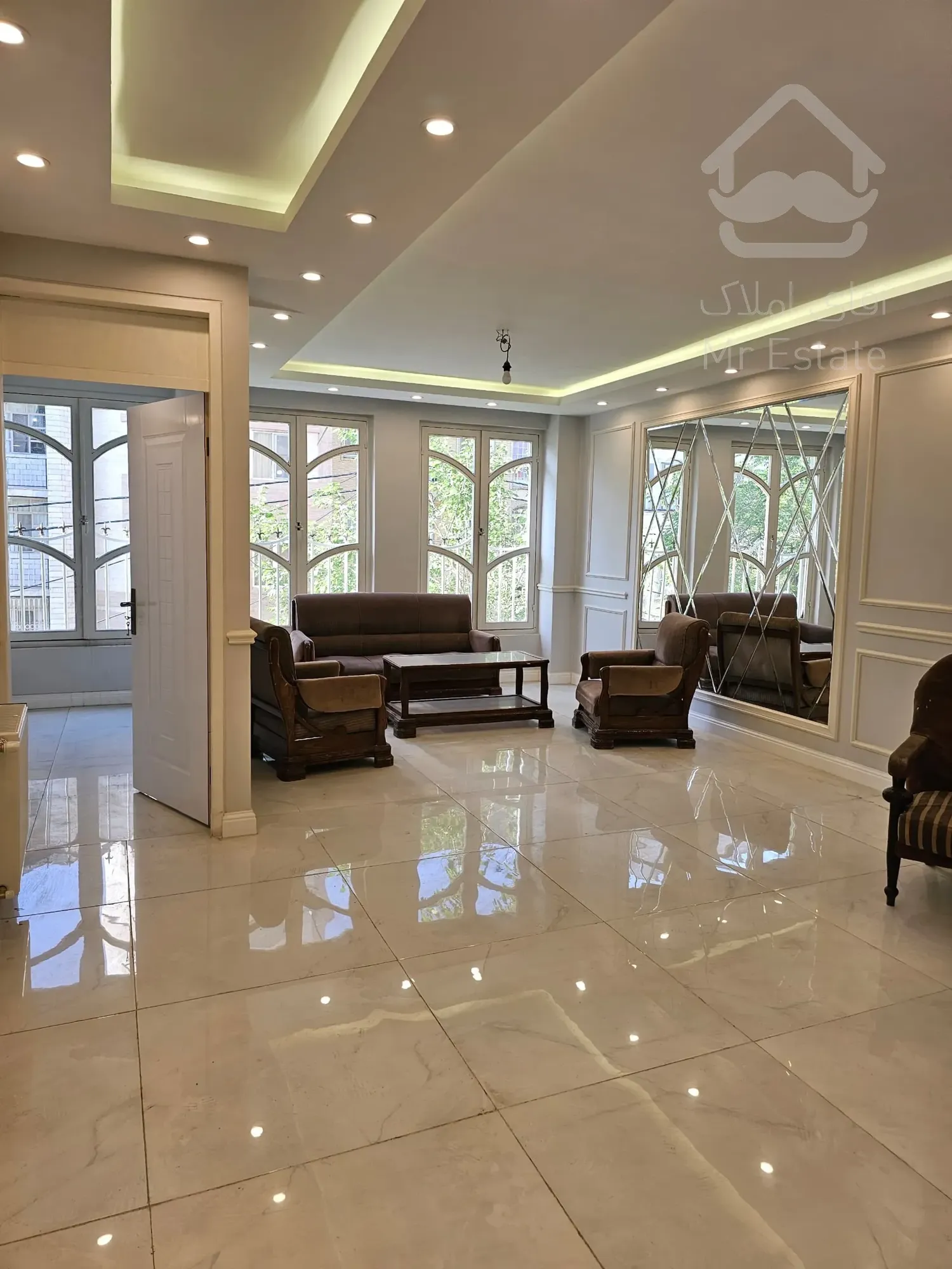 فروش واحد نور مستقیم تاپ لوکیشن سالن رو به افتاب