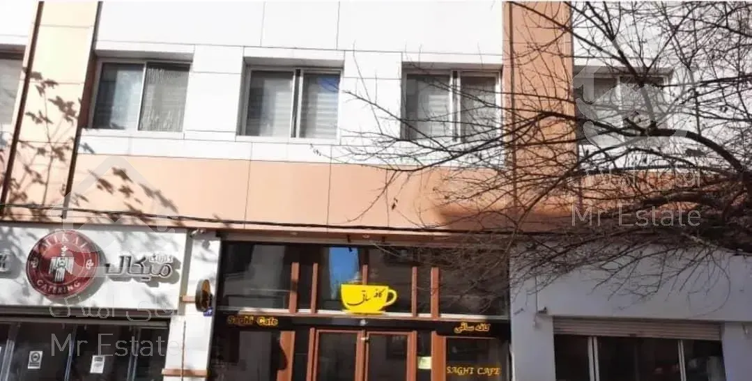 مغازه تاپ لوکیشن ۵۵ متر بالکن