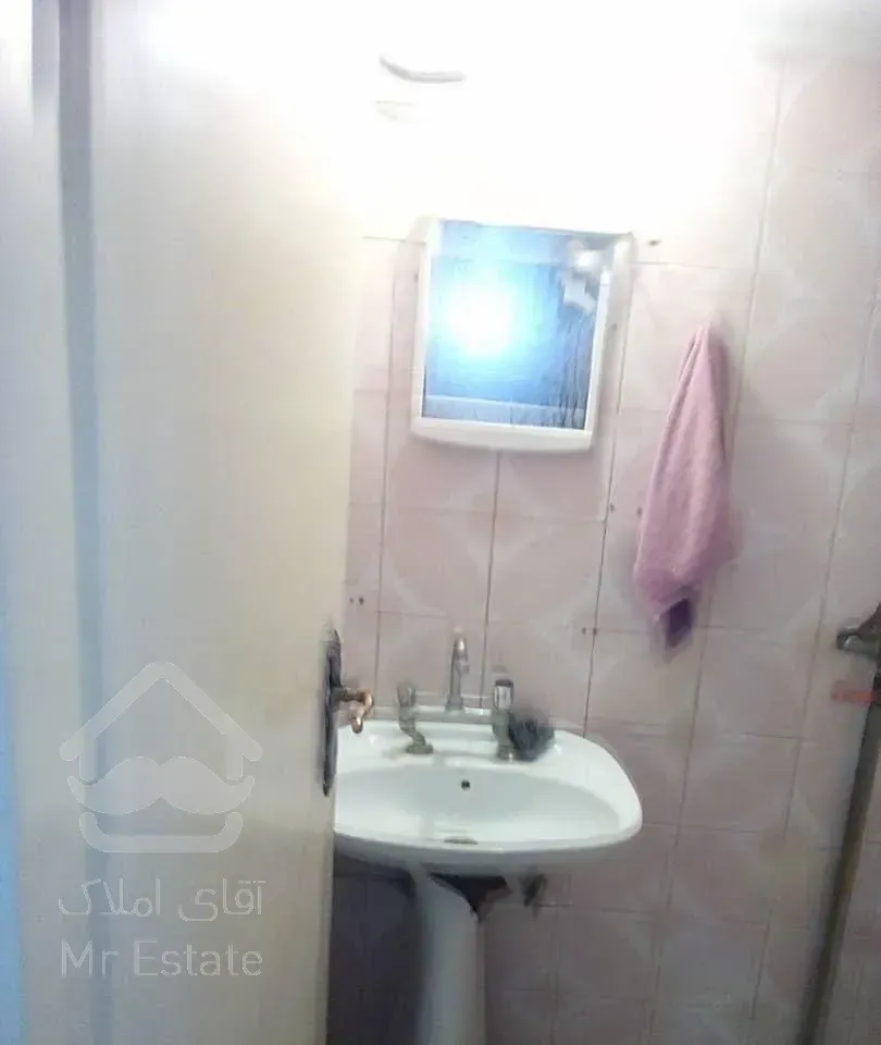 ۵۲ متر، تخلیه، انباری، طبقه دوم پله ایی، متروشریف