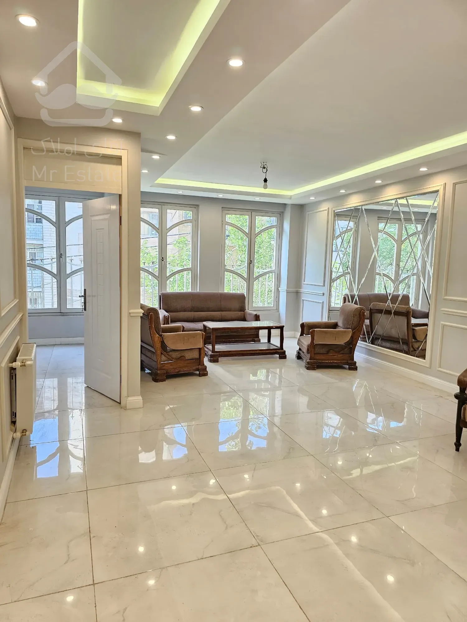 فروش واحد نور مستقیم تاپ لوکیشن سالن رو به افتاب