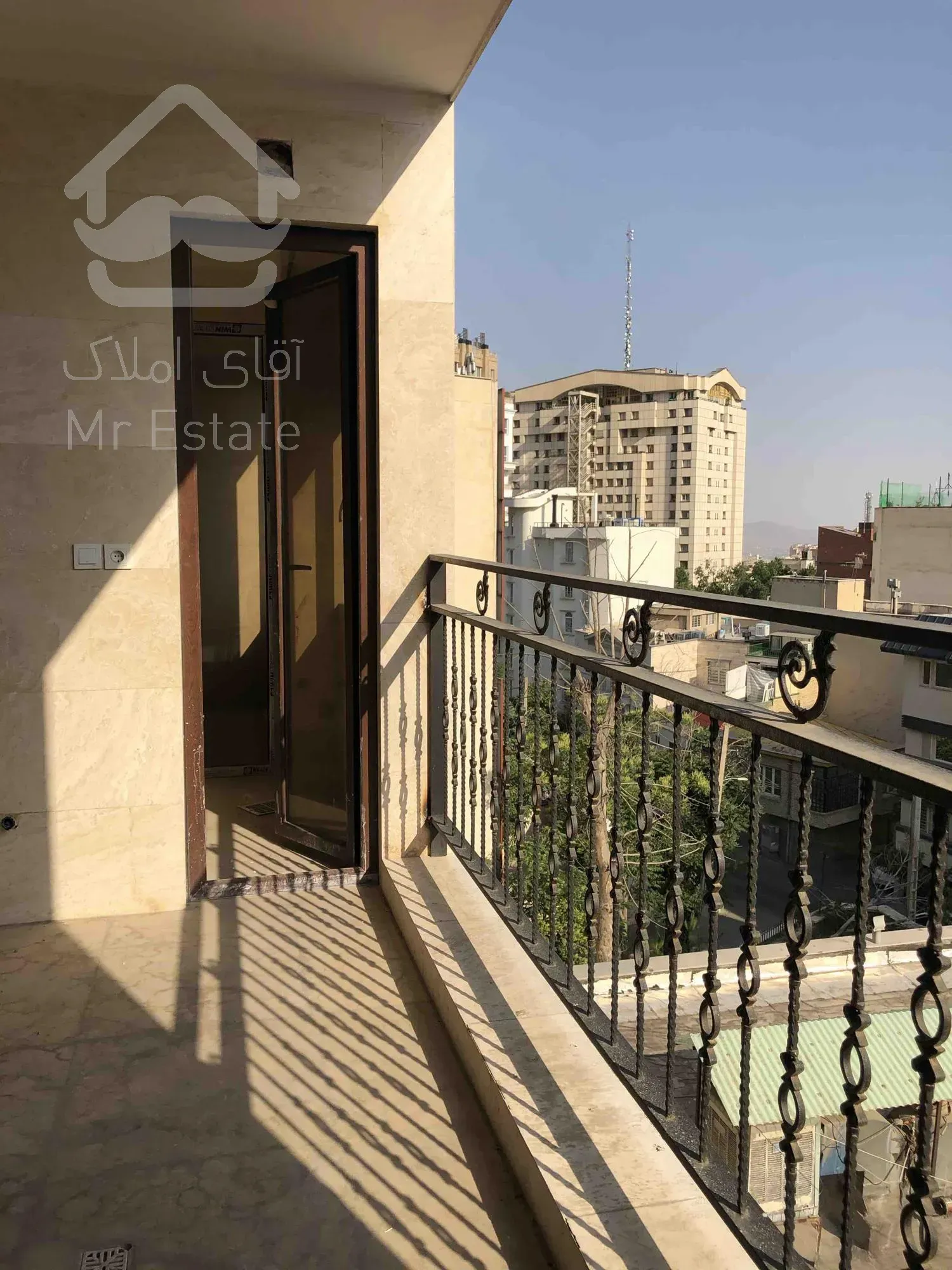 فروش آپارتمان بصورت یکجا ۶ طبقه دو واحدی،درمجموع ١٢ واحد و ٢۴٩٠ متر