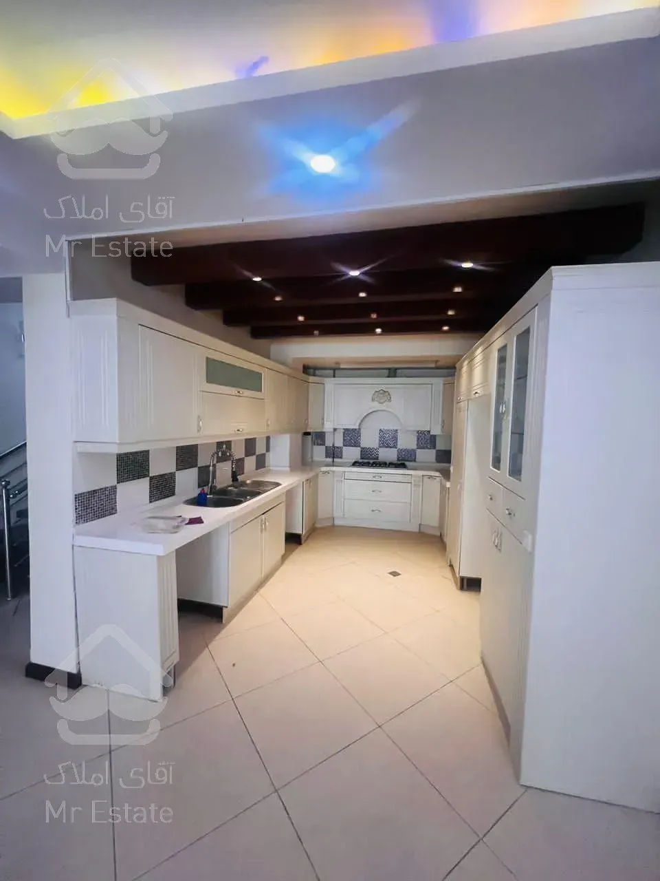 ۲۳۰ متر ویلا دربست دوبلکس