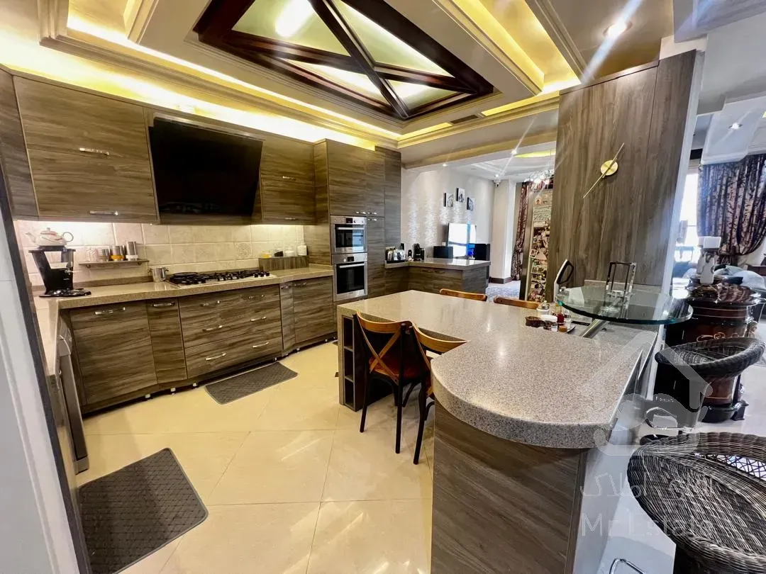 فروش اپارتمان 220 متری زعفرانیه