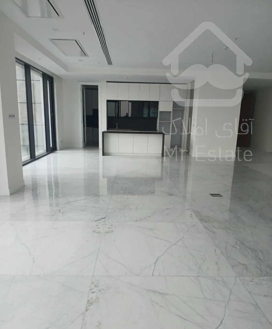 نیاوران کامرانیه شمالی/ ۴۲۰متر/ ۴ خ مستر /۴ تراس