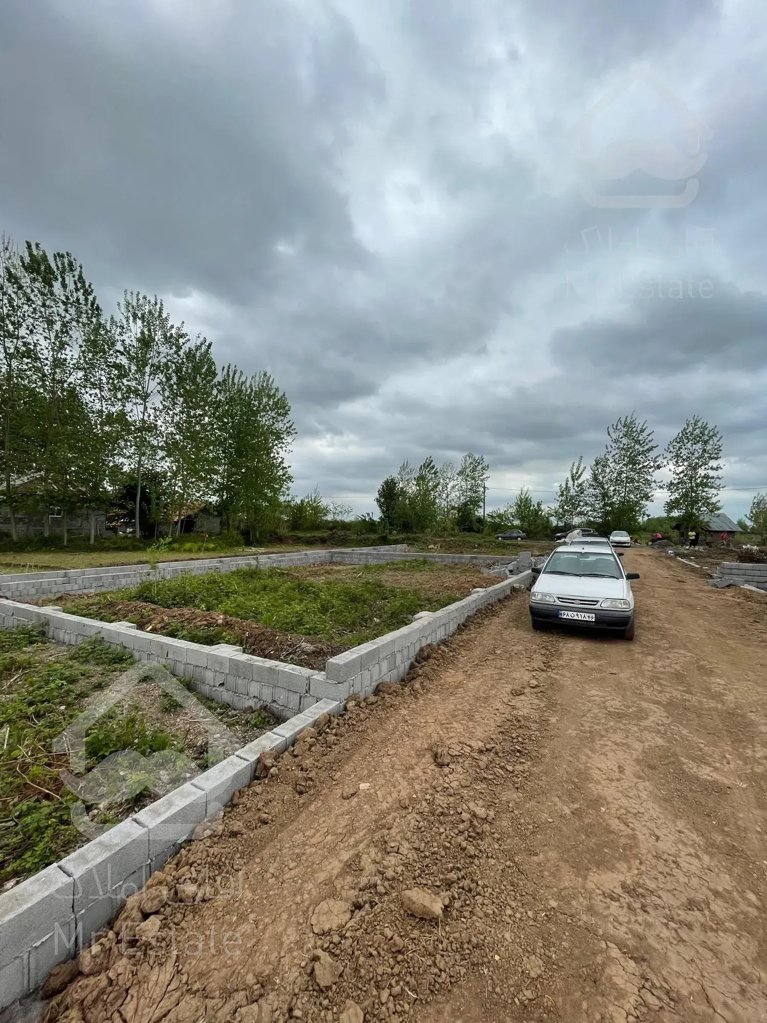 زمین دور محصور با نامه بنیاد مسکن