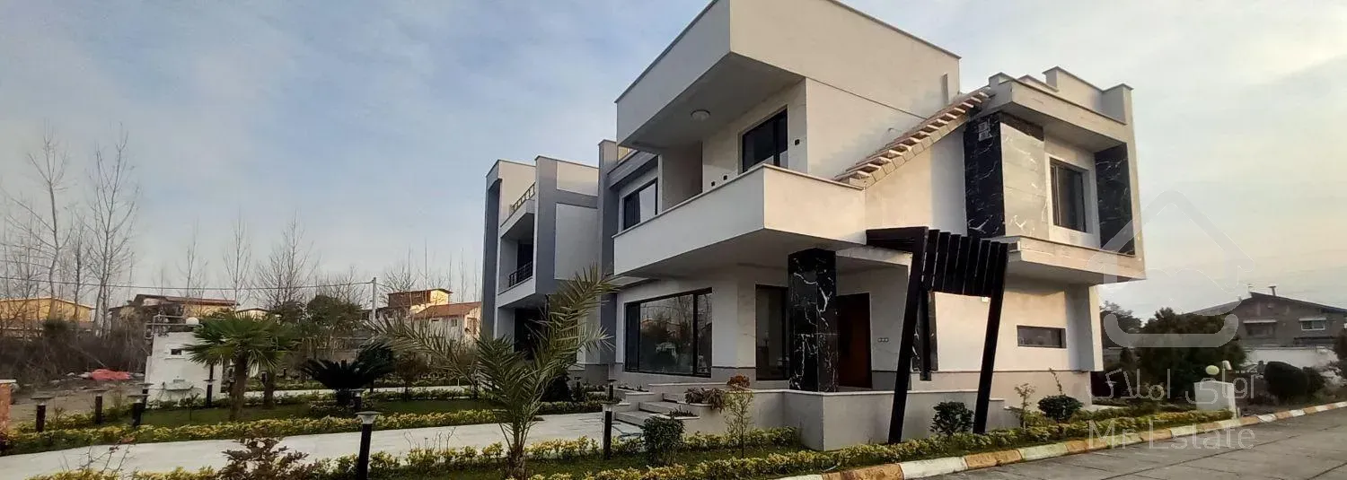 فروش ویلا شهرکی ۳۰۰متر زمین ۲۳۰ متر بنا