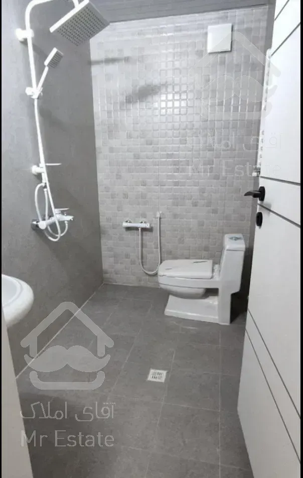 آپارتمان ۱۳۰ متری / کلید نخورده / بغل دریاچه