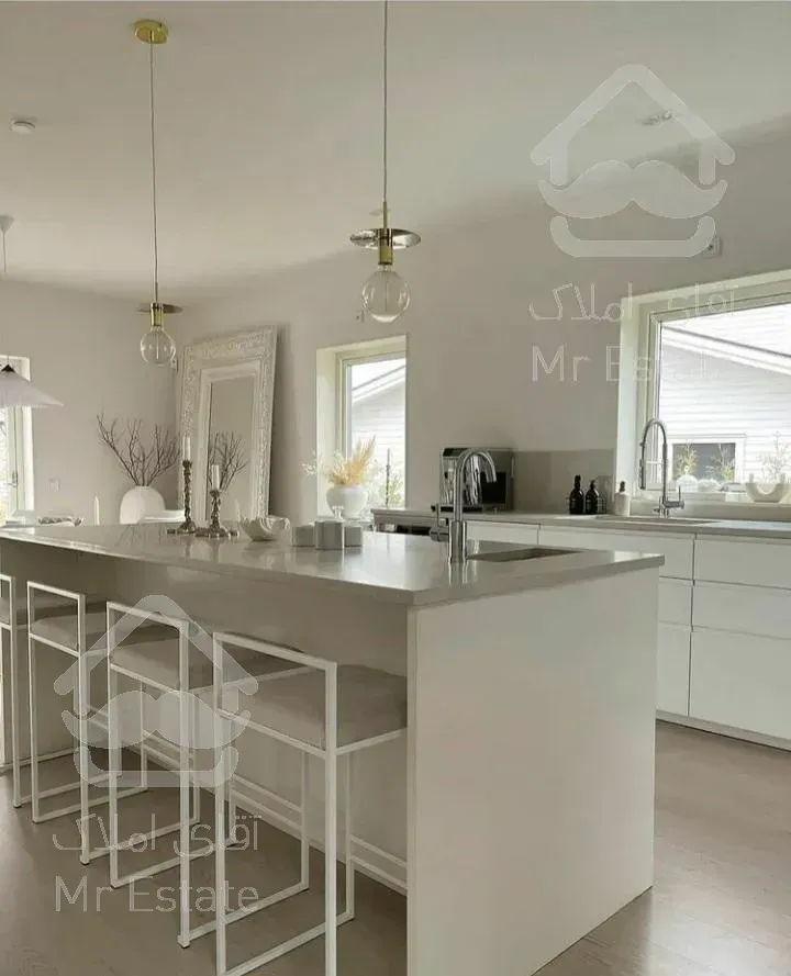 ۱۸۰متر در دریاچه