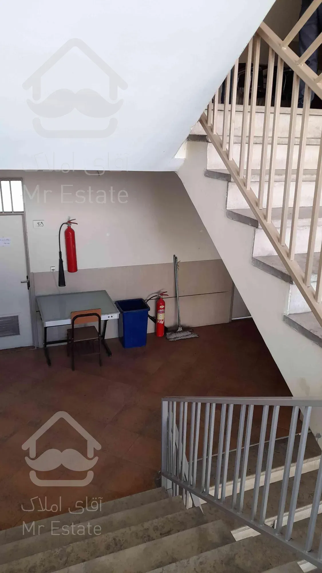 ۲۲۰۰ متر اداری صادقیه