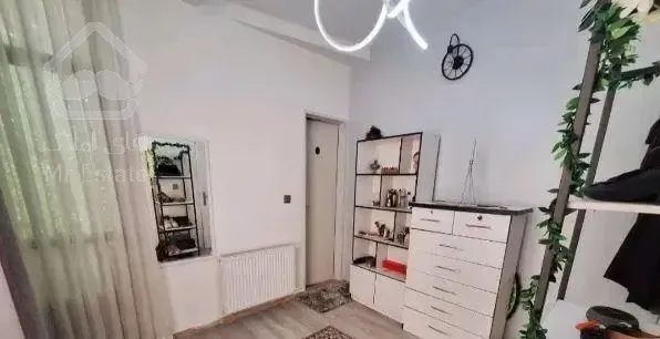 ۶۱متری/دو خواب/پارکینگ و آسانسور/بسیار تمیز