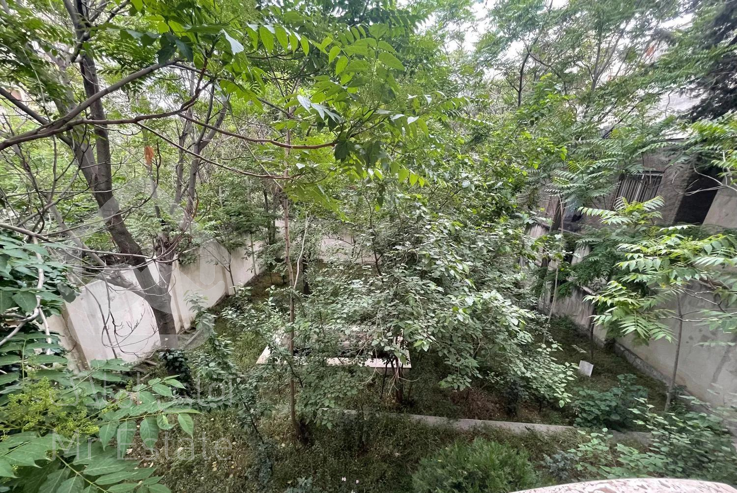 ۱۳۰ متری/۵۰۰متر حیاط/۱۰۰متر تراس