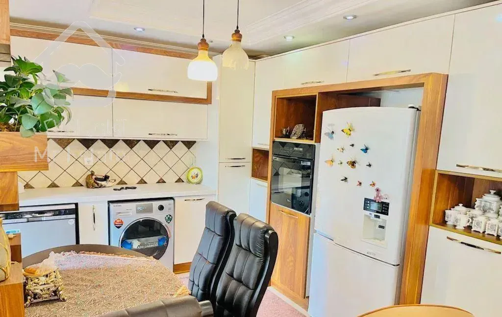 آپارتمان ۱۳۵ متری ۳ واحدی خ ساری ظرافت