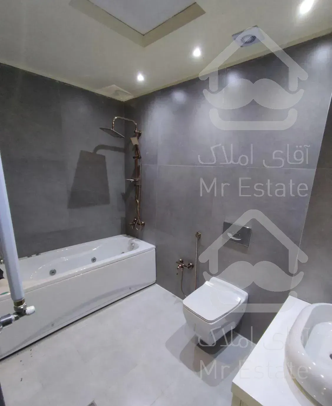 آپارتمان ۲۳۵ متر/ ۴ خواب/ نیاوران