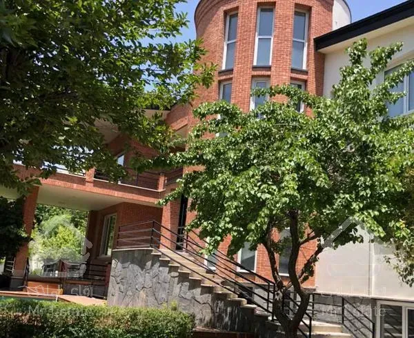 ویلا باغ ۱۱۰۰ متری لواسان