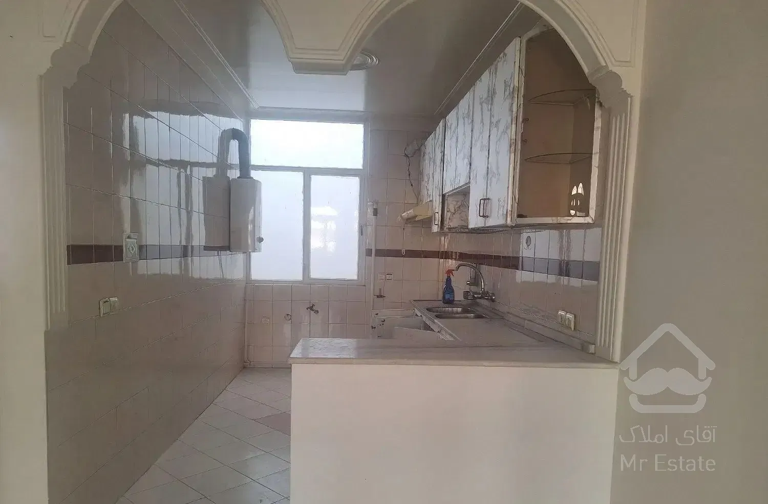 ۵۷ متر/خ ایران/نورگیر/تخلیه/با پارکینگ و انباری