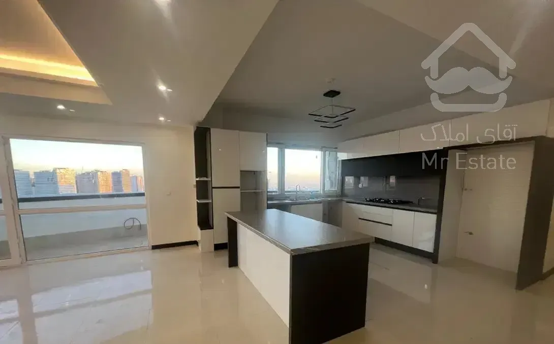 آپارتمان۲۰۰متری/ویو۳۶۰درجه/کلیدنخورده/مستر/۳خواب