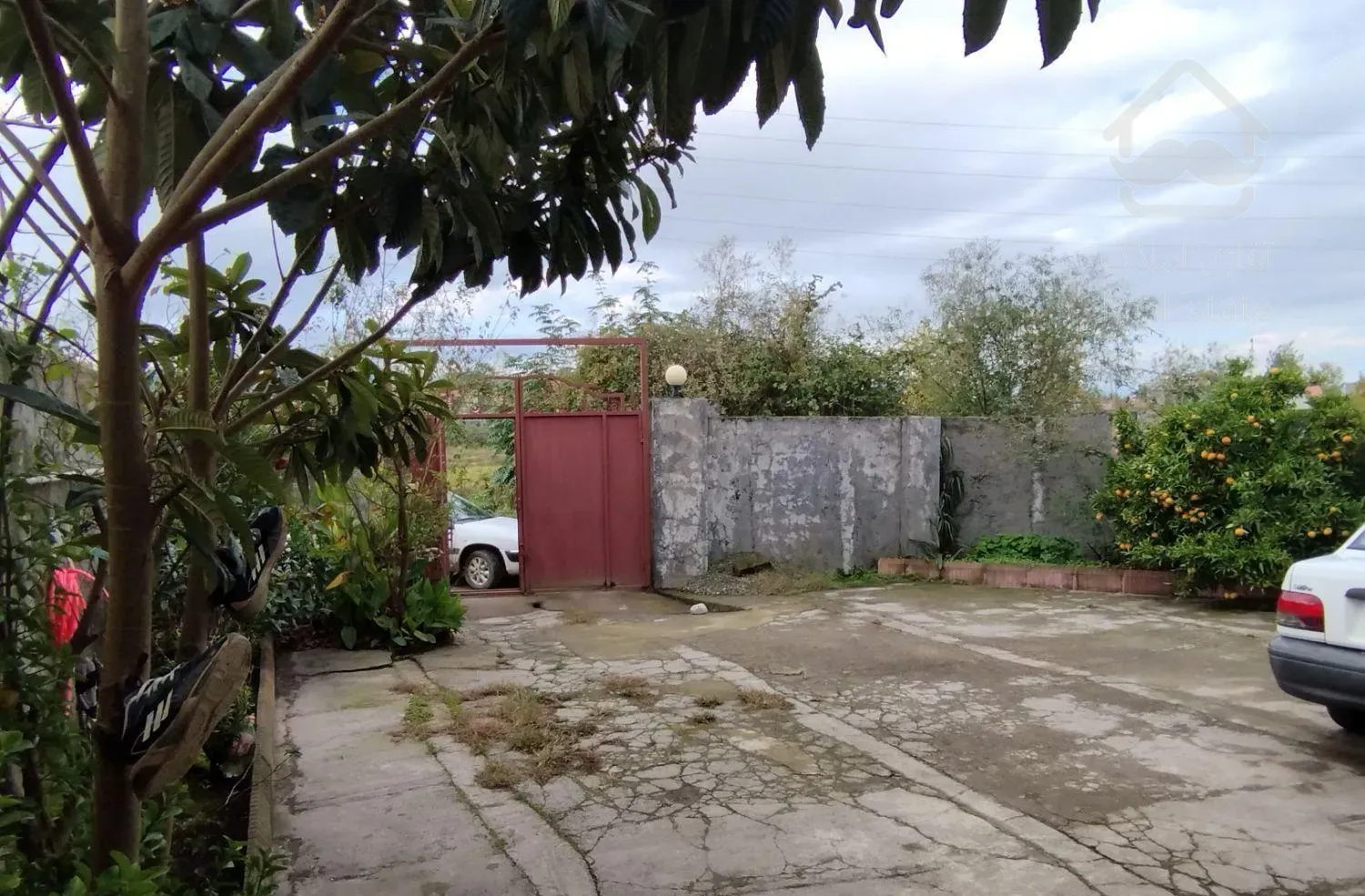 ویلا محدوده شهری//۲۴۰ متر زمین