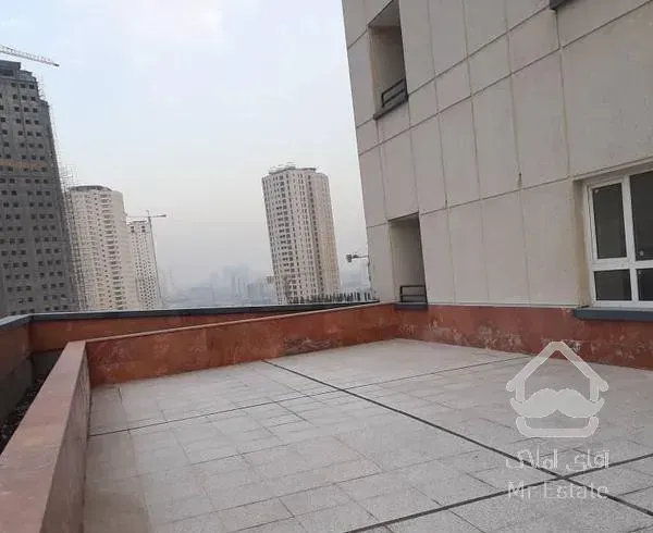 آپارتمان۱۶۰متری۳خوابه مستردار ۱۰۰متر حیاط اختصاصی