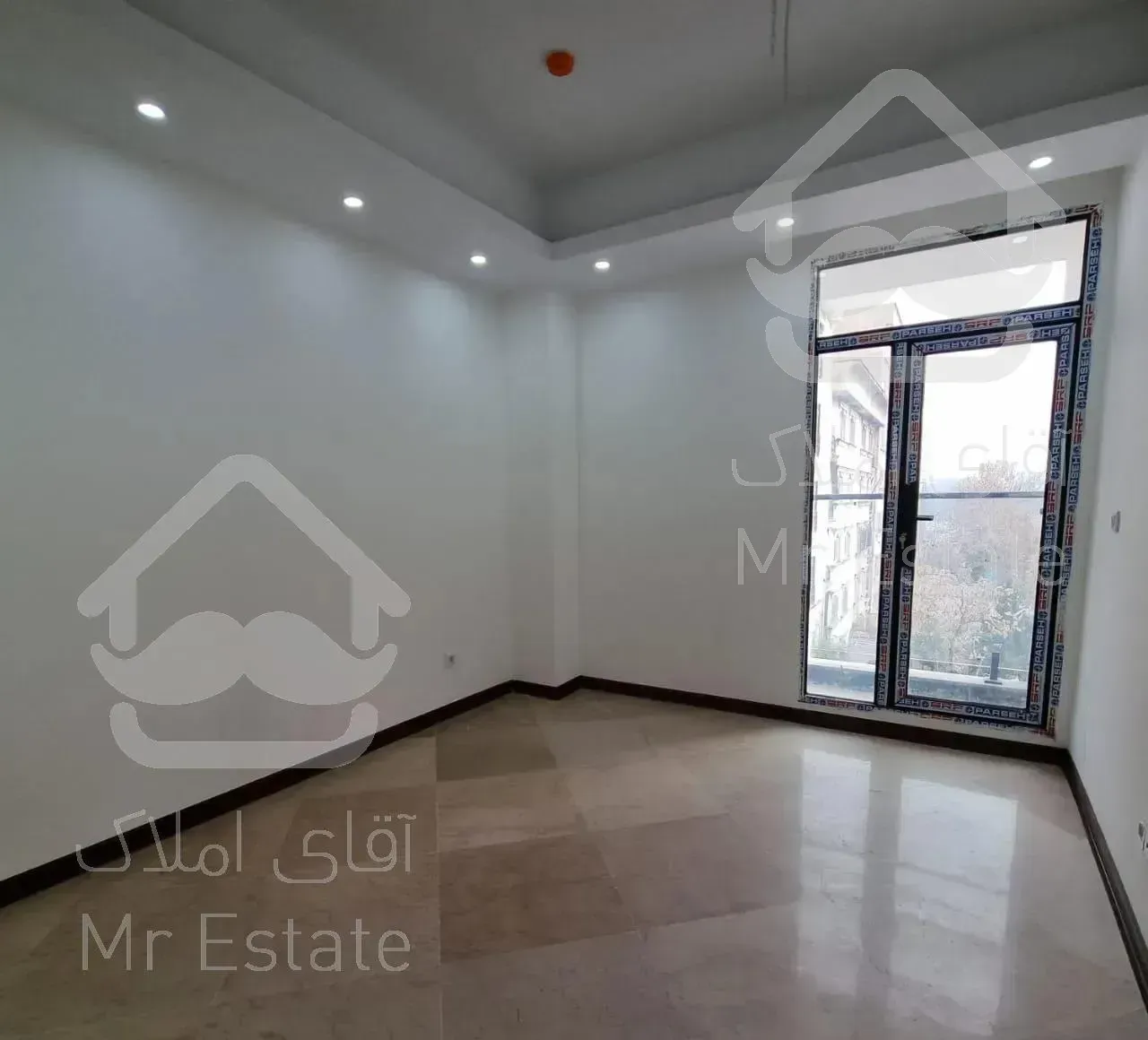 ۱۱۰متر ۲خوابه گلزار، نوساز، فول مشاعات