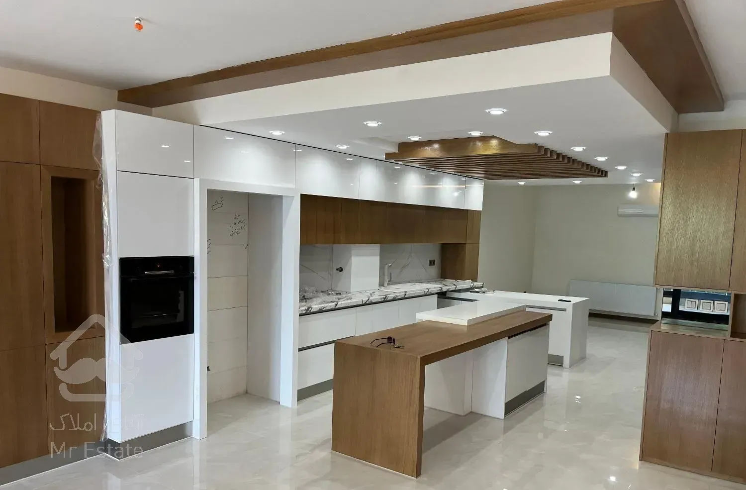 آپارتمان 160متری سه خواب نوساز خ باغ دریاچه