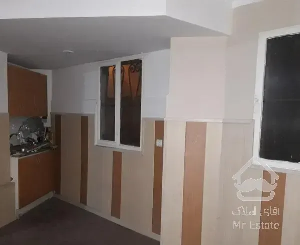 اپارتمان همکف بر خیابان