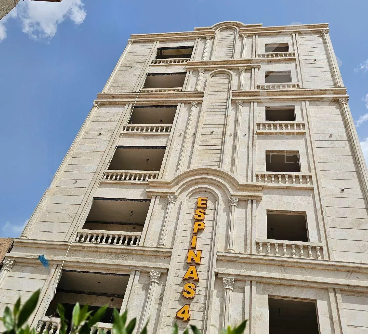 آپارتمان ۱۹۰ متری بهارستان هلال بریم (زمین شهری)